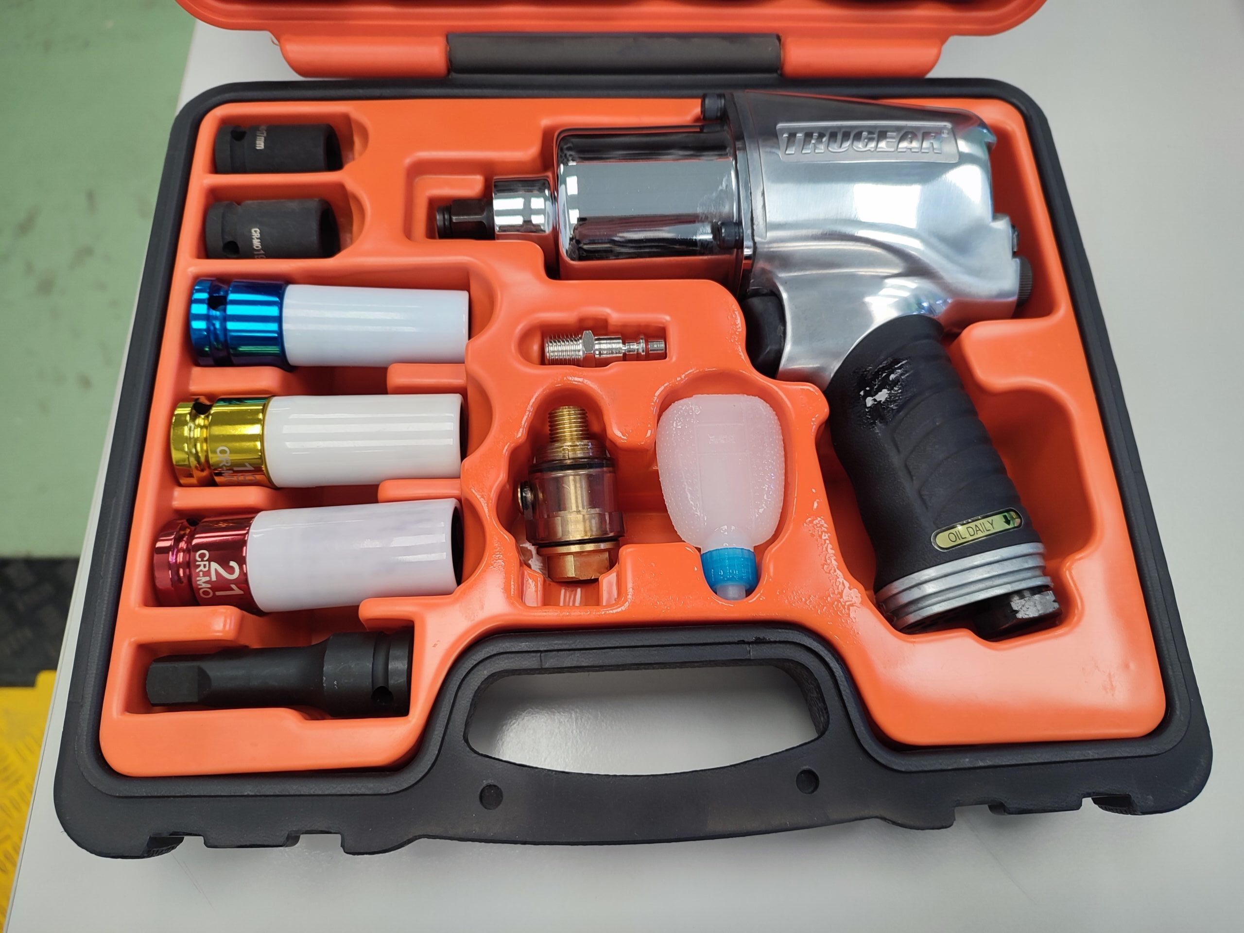 CLÉ A CHOCS TITAN 1/2" EN COFFRET SPECIAL PNEUMATICIEN 1146-91